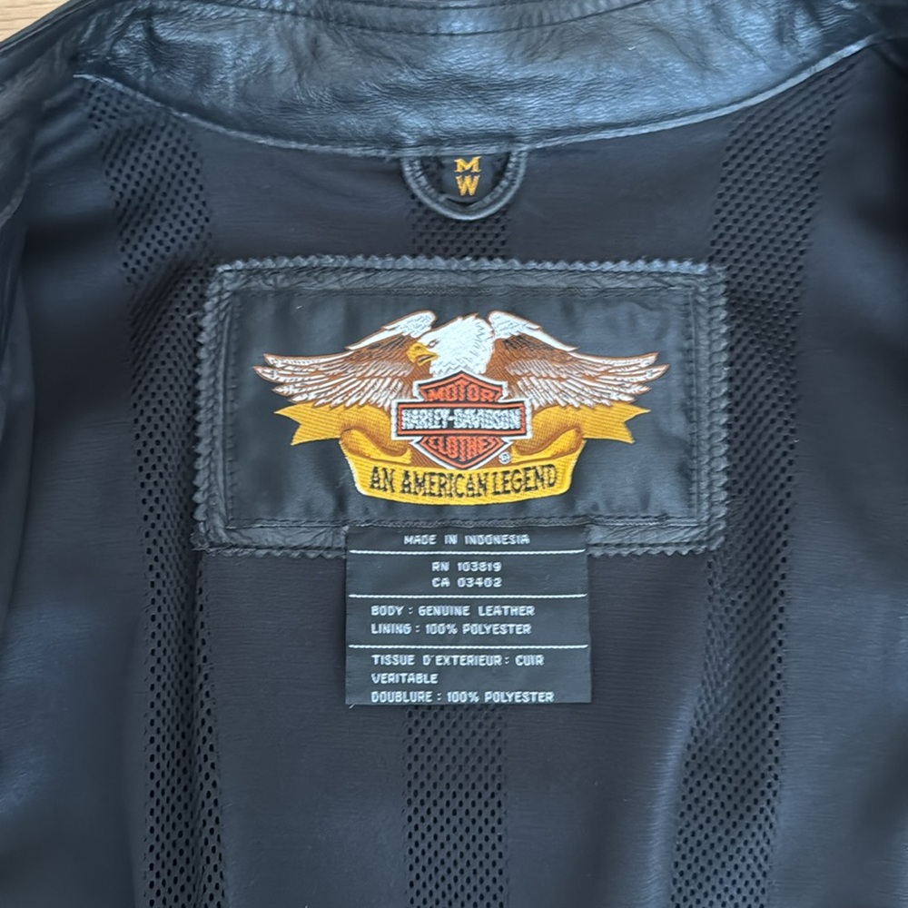 Like new leather Harley Davidson motorcycle jacket - Picture 2 of 7